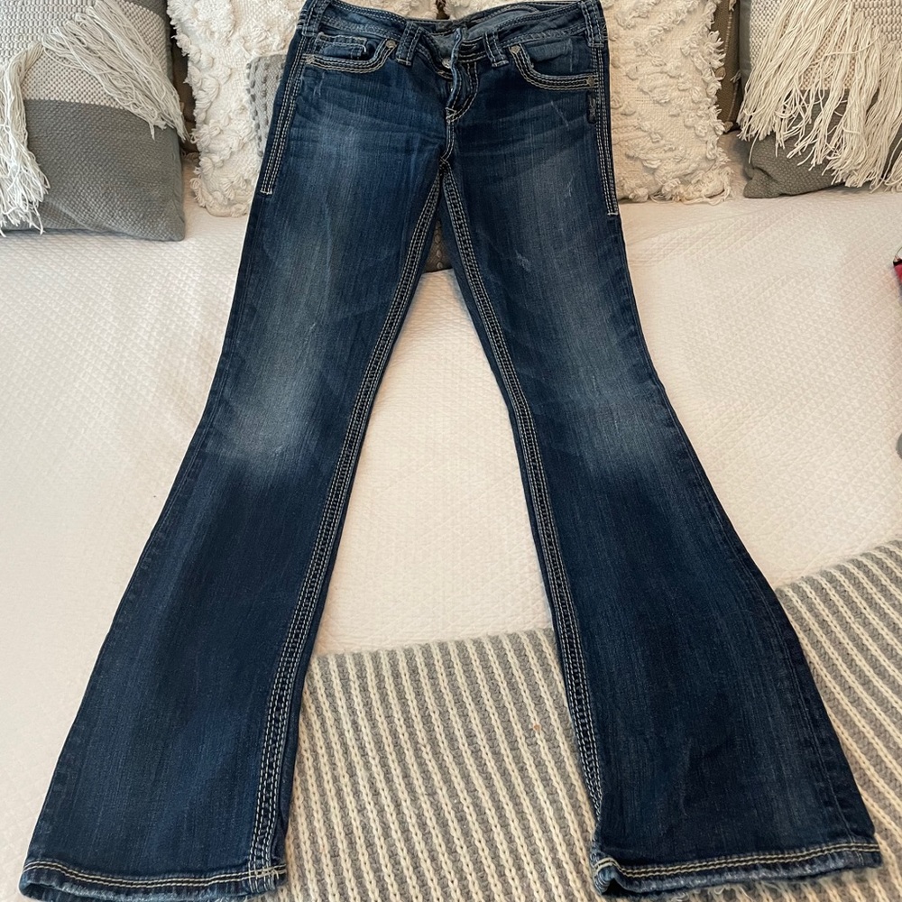 Silver Pioneer boot cut 28/35L jeans w/ stitching